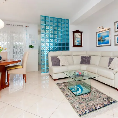 マレア ベッド・アンド・ブレックファスト 4*