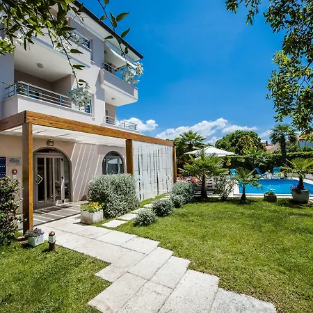 ベッド・アンド・ブレックファスト マレア 4*