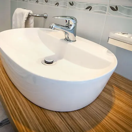 ベッド・アンド・ブレックファスト マレア 4*