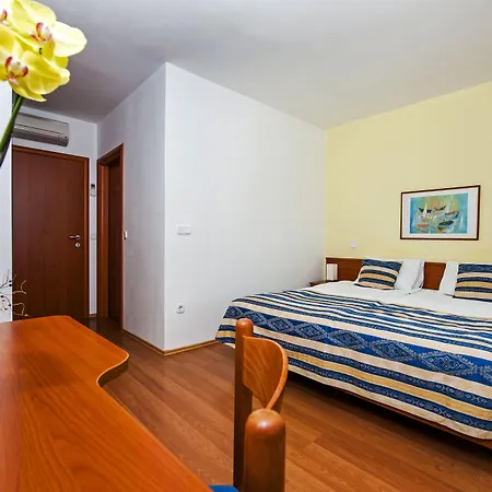 Marea Bed and Breakfast Ρόβινι