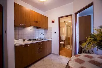 Marea Bed and Breakfast Ρόβινι